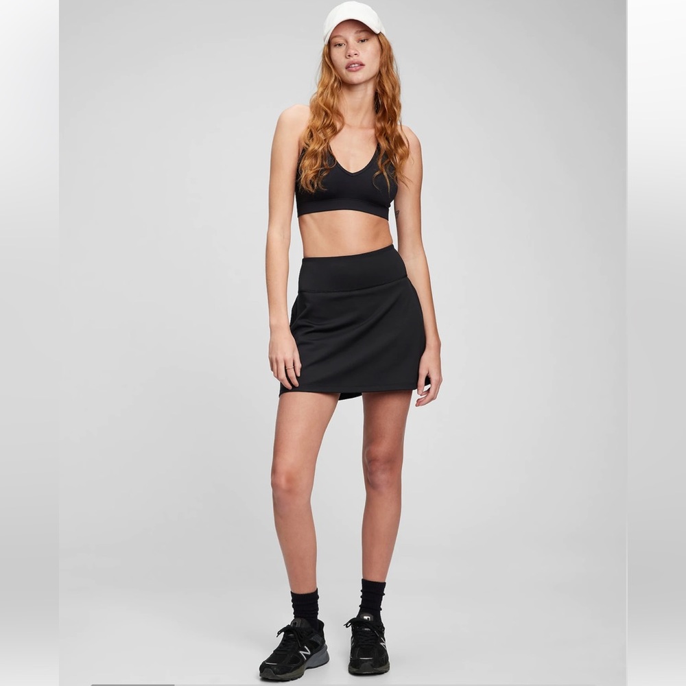 Gap Fit Black Skirt with Shorts Size small NWOT never worn